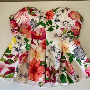 Beautiful Guess flared bustier top w/ attached braNWTags. Dress this up or down.